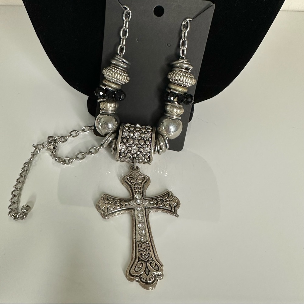 Cross necklace - Picture 1 of 4